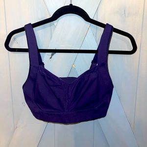 Tata tamer Lululemon bra